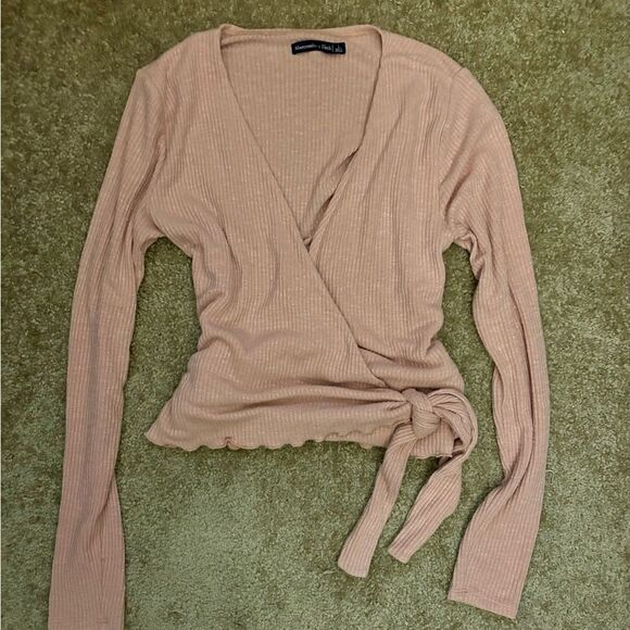 Abercrombie & Fitch ballet wrap sweater in a soft pink hue! Size L - Picture 2 of 12